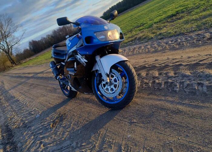 Grajewo ogłoszenia: Sprzedam kultowy motocykl  suzuki gsx r 600 w stanie dobrym wiecej...