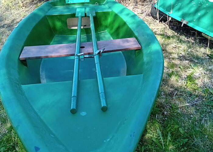 Grajewo ogłoszenia: Sprzedam łódkę  dwuplaszczowa plus  wiosla 1,30 cm na 3 m cena...