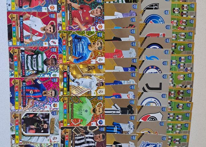 Grajewo ogłoszenia: Sprzedam karty piłkarskie Fifa 365 2023. Ilość kart to 81.