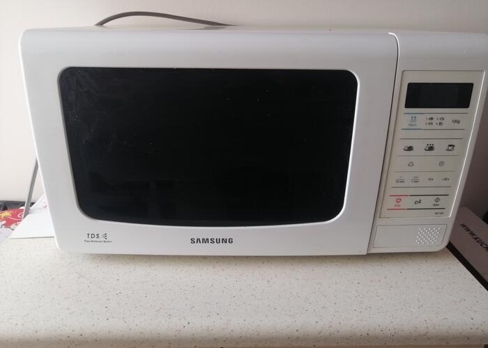 Grajewo ogłoszenia: Sprzedam kuchenkę mikrofalowa SAMSUNG  /mało używana /  ME 733K
