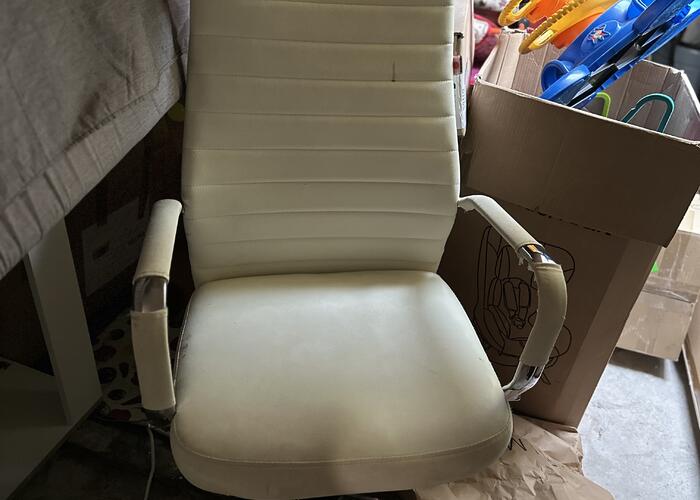 Grajewo ogłoszenia: Krzesło do komputera z regulacją wysokości.

Odbiór osobisty...