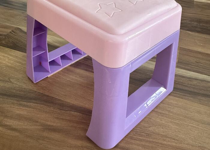 Grajewo ogłoszenia: Stołeczek dla dziewczynki. 
Stan bardzo dobry.