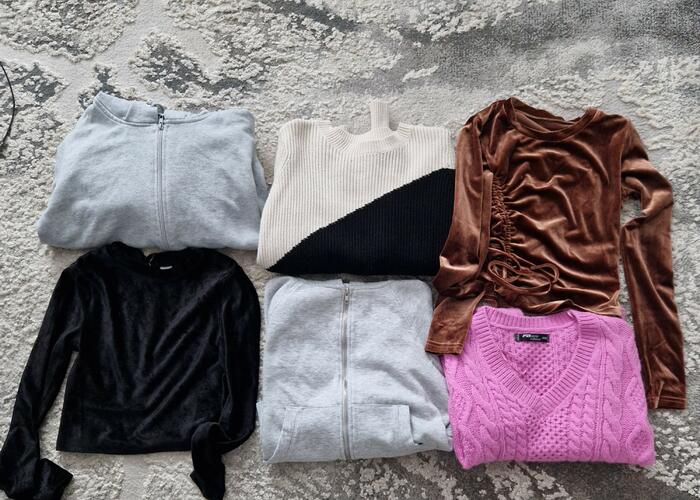 Grajewo ogłoszenia: Sprzedam ubrania roz.S. 2 bluzy, 2swetery, 2 bluzki.stan dobry.