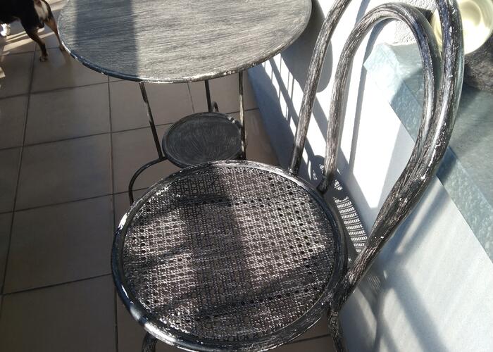 Grajewo ogłoszenia: Sprzedam krzesło i stolik metalowy w dobrym stanie.