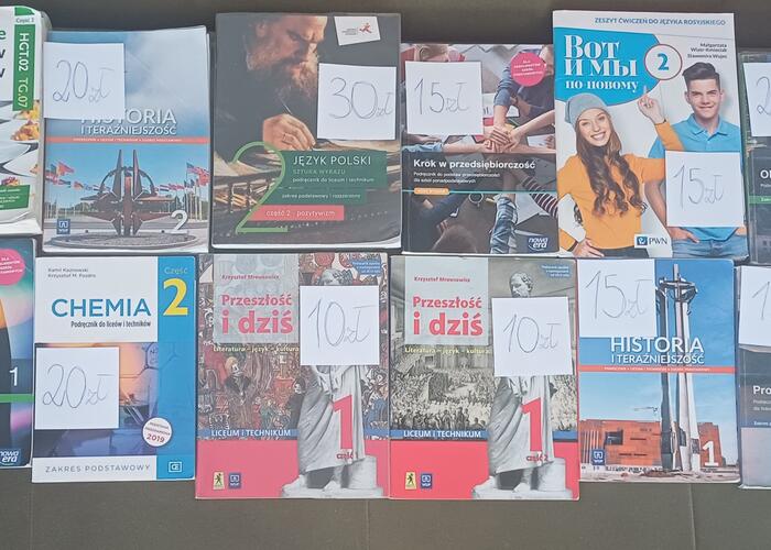 Grajewo ogłoszenia: Sprzedam podręczniki. Proszę o kontakt SMS.